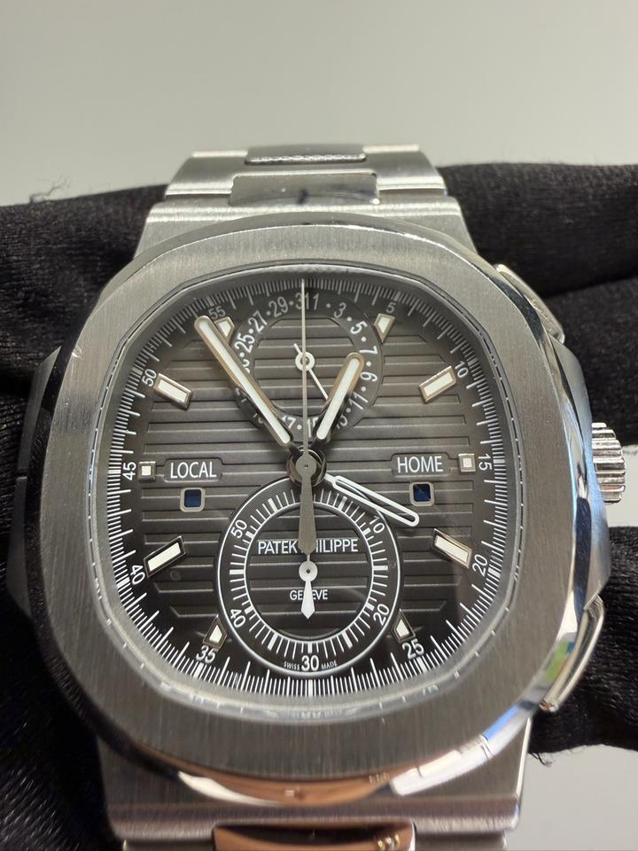 Patek Philippe Nautilus 5811/1G 41mm White Gold Blue Dial