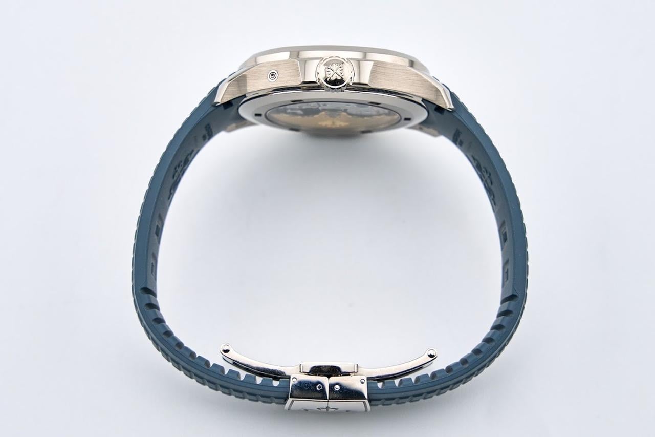 Patek Philippe Aquanaut Travel Time 5164G 40.8mm White Gold Blue Dial