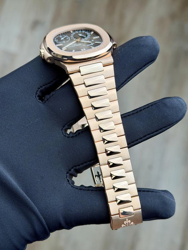 Patek Philippe Nautilus 5712/1R 18K Rose Gold Brown Dial