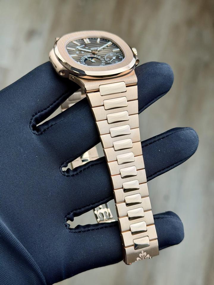 Patek Philippe Nautilus 5712/1R 18K Rose Gold Brown Dial