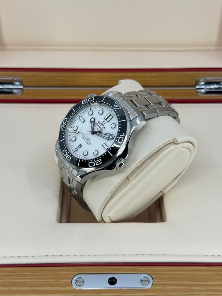 Omega Seamaster Diver 300M 210.30.42.20.04.001 White Dial Stainless Steel