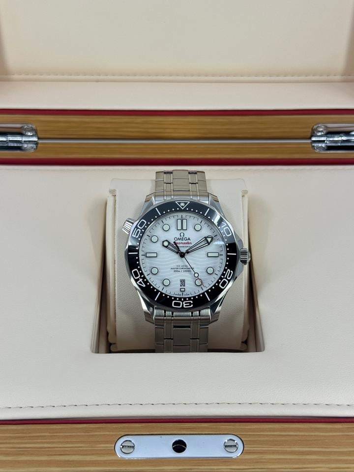 Omega Seamaster Diver 300M 210.30.42.20.04.001 White Dial Stainless Steel