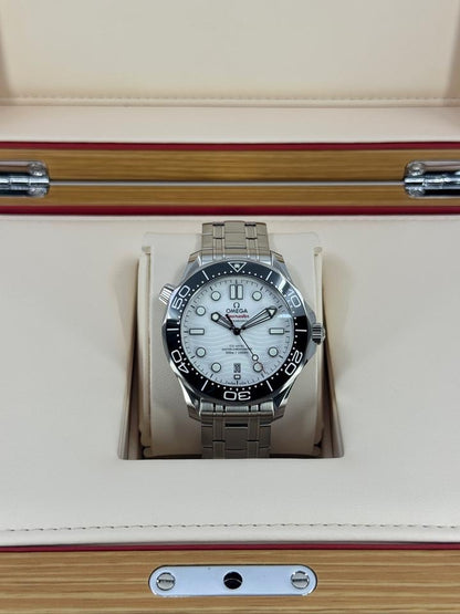 Omega Seamaster Diver 300M 210.30.42.20.04.001 White Dial Stainless Steel