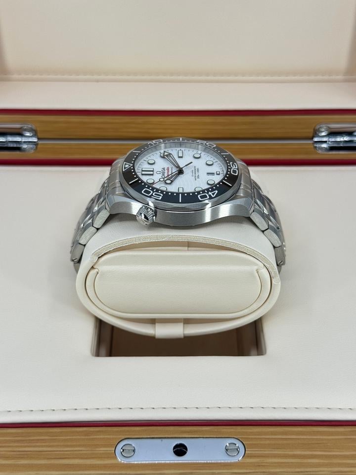 Omega Seamaster Diver 300M 210.30.42.20.04.001 White Dial Stainless Steel