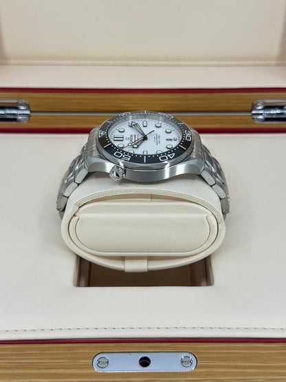 Omega Seamaster Diver 300M 210.30.42.20.04.001 White Dial Stainless Steel