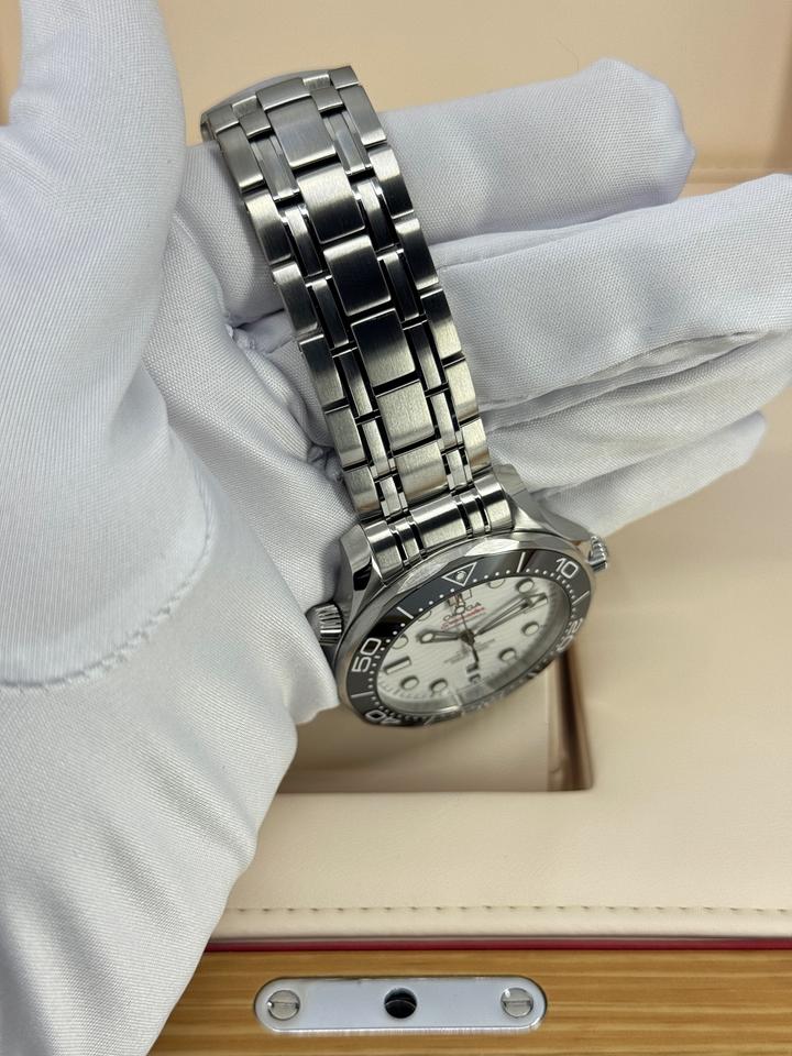 Omega Seamaster Diver 300M 210.30.42.20.04.001 White Dial Stainless Steel