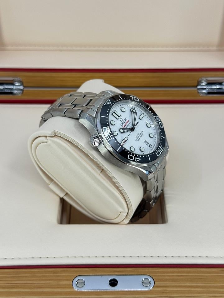 Omega Seamaster Diver 300M 210.30.42.20.04.001 White Dial Stainless Steel