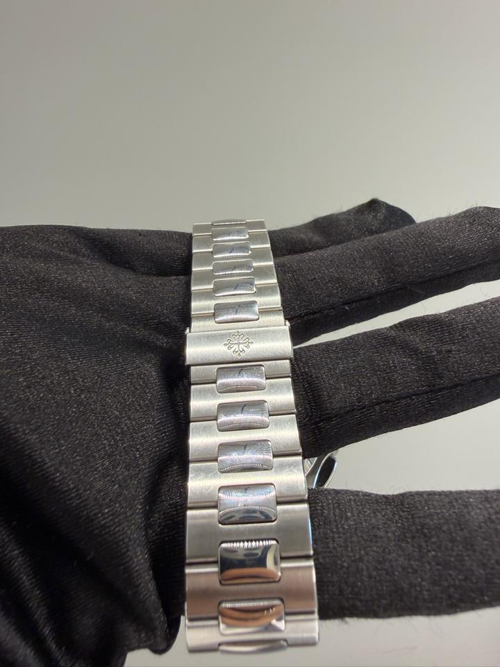 Patek Philippe Nautilus 5811/1G 41mm White Gold Blue Dial