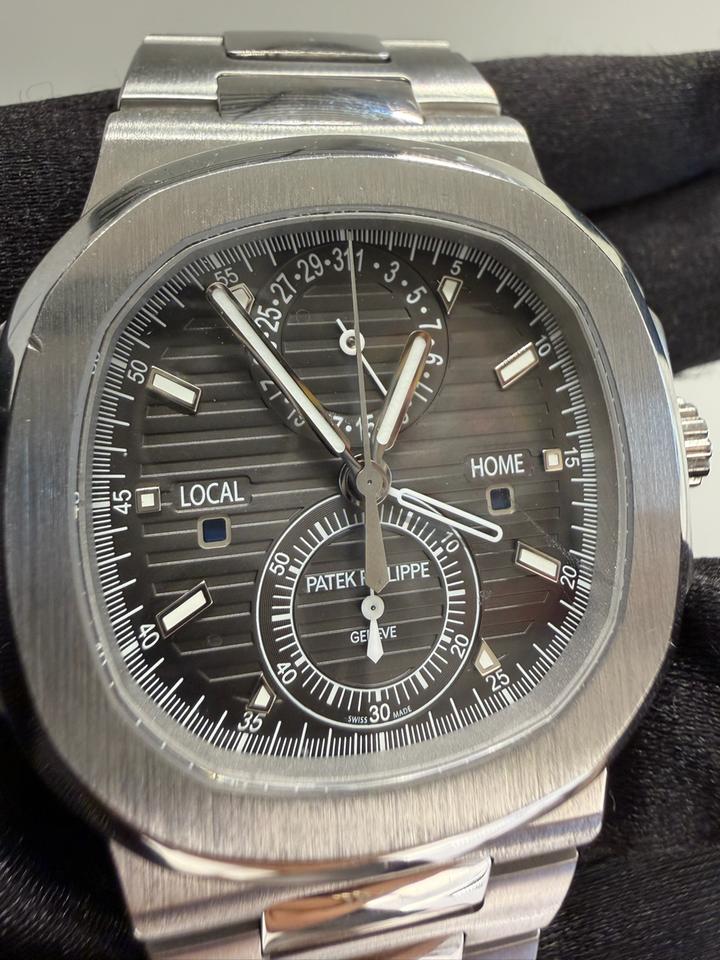 Patek Philippe Nautilus 5811/1G 41mm White Gold Blue Dial