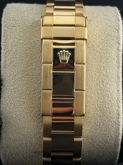 Rolex Submariner Date 16618 18K Yellow Gold Serti Dial