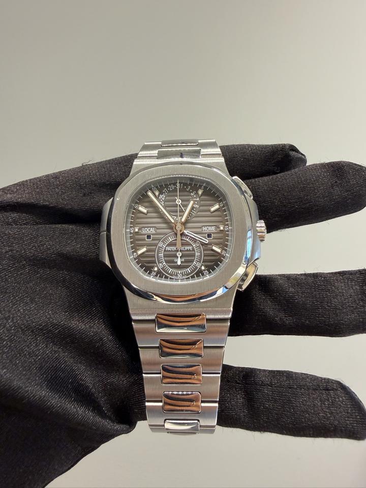 Patek Philippe Nautilus 5811/1G 41mm White Gold Blue Dial