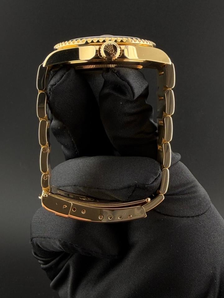 Rolex Submariner Date 16618 18K Yellow Gold Serti Dial